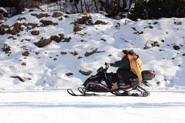 春节不知道去哪玩？毕棚沟免费滑雪+泡温泉游玩攻略你应该需要！