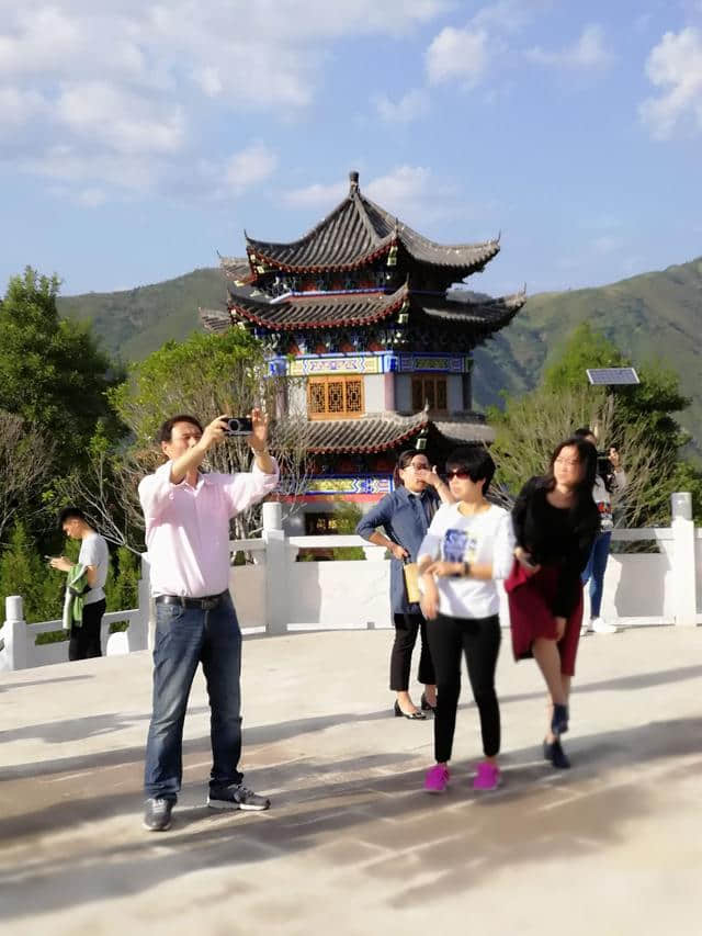 商洛丹凤：美丽乡村桃花谷大变旅游景点