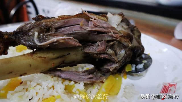 新疆哈密特色手抓饭45元，2人却只用点一份？10元1壶奶茶喝到饱