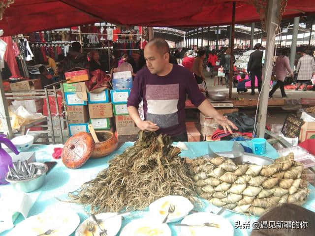 新疆旅行见闻：热闹的南疆大巴扎，美女帅哥都浪来了。