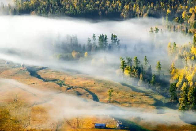 秋日的新疆 是不能错过的风景，这几条最美的路线，你心动了吗？