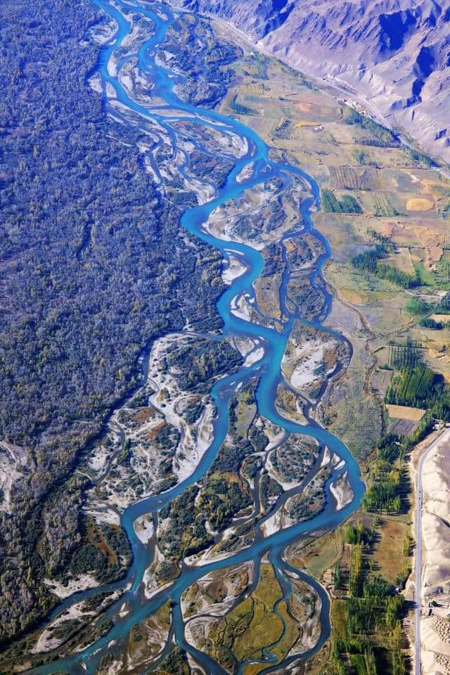 秋日的新疆 是不能错过的风景，这几条最美的路线，你心动了吗？