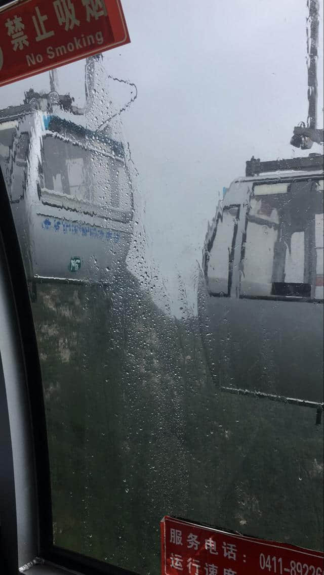 有北方桂林之称的大连冰峪沟一日游，顶着大雨坐上登山索道