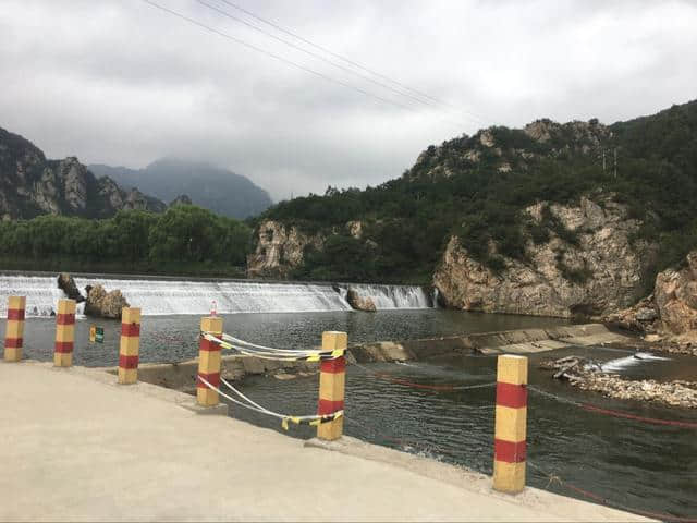 有北方桂林之称的大连冰峪沟一日游，顶着大雨坐上登山索道