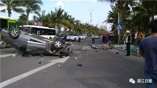 金沙湾滨海旅游区路段出车祸 惨了骑电动车这名男子