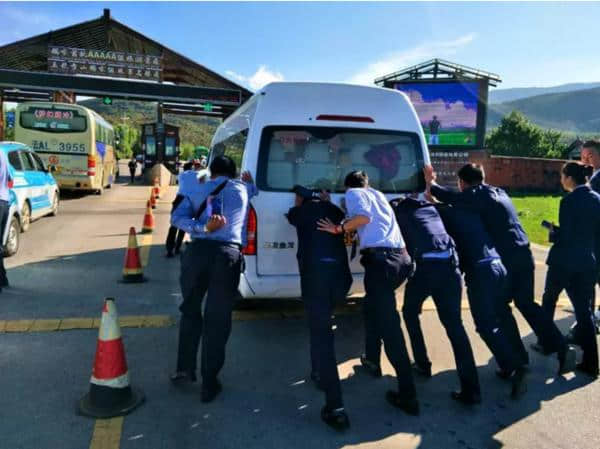 玉龙雪山旅游景区门票管理中心多措并举提升游客服务质量