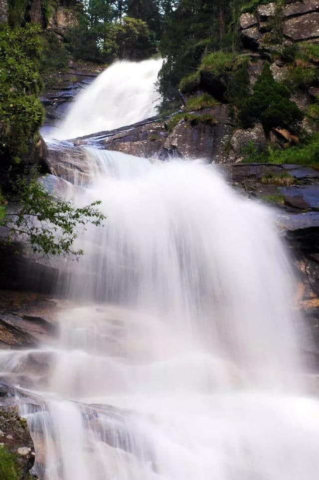 三月踏春，毕棚沟解锁更多景点，在漫天春雪中看山花烂漫