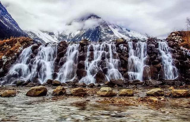 三月踏春，毕棚沟解锁更多景点，在漫天春雪中看山花烂漫