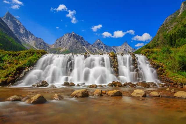 三月踏春，毕棚沟解锁更多景点，在漫天春雪中看山花烂漫