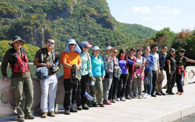 东北第一沟，本溪的秋景和这里比真的俗气了，原生态景色太好看