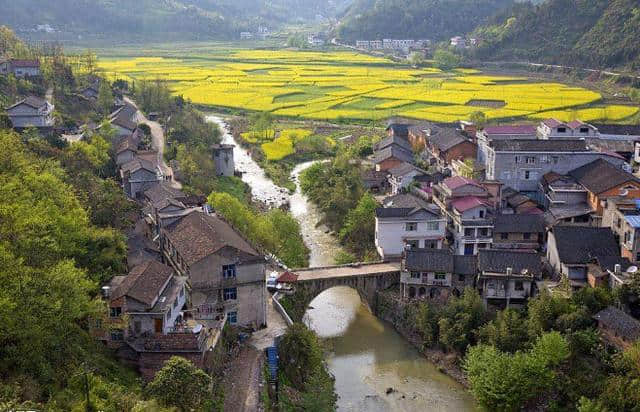 夏天国内旅游好玩之地，国内旅游最好玩的地方，给自己放三天假吧