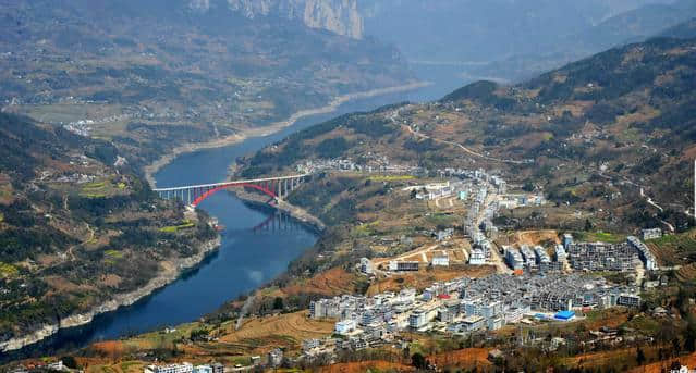 夏天国内旅游好玩之地，国内旅游最好玩的地方，给自己放三天假吧