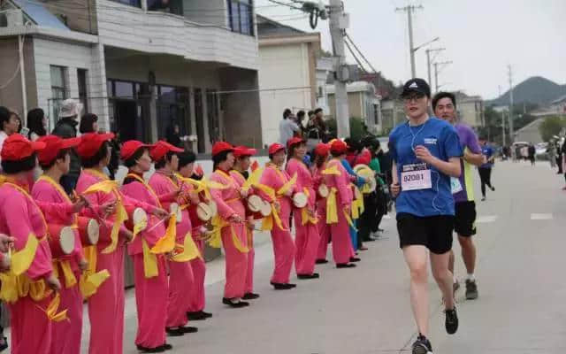 斑斓海岸线，惊艳马拉松！600勇士黄避岙热力开跑！