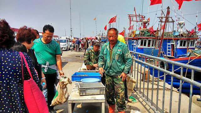 去天津北塘出海打鱼 体验现代渔民的海上生活