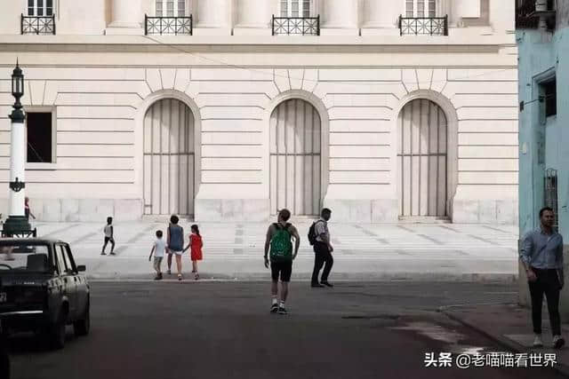 “伪旅行”，正在掏空中国人