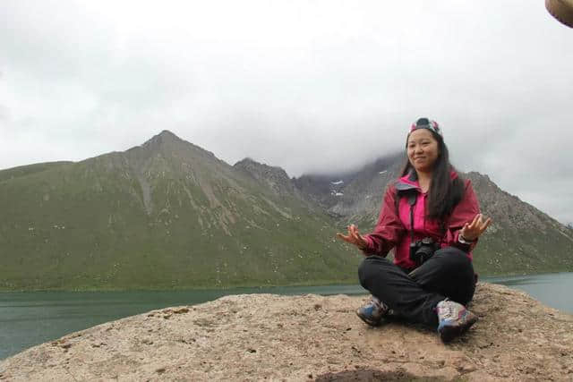 美景天赐，果洛秘境神山下的净土之旅，半夏花开