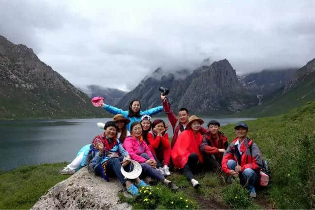 美景天赐，果洛秘境神山下的净土之旅，半夏花开