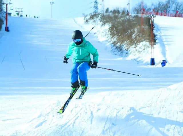 嬉冰雪泡温泉……这个春节，本溪旅游攻略来啦！