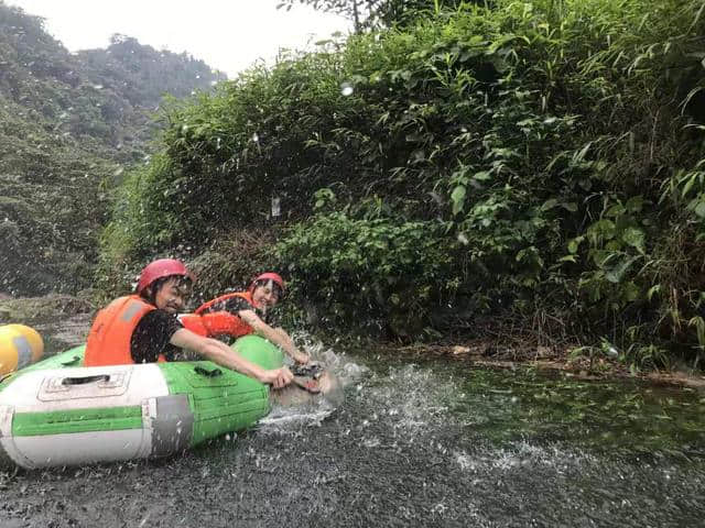 距离广州1个半小时，畅游北江小三峡勇闯笔架山漂流，120元的旅程