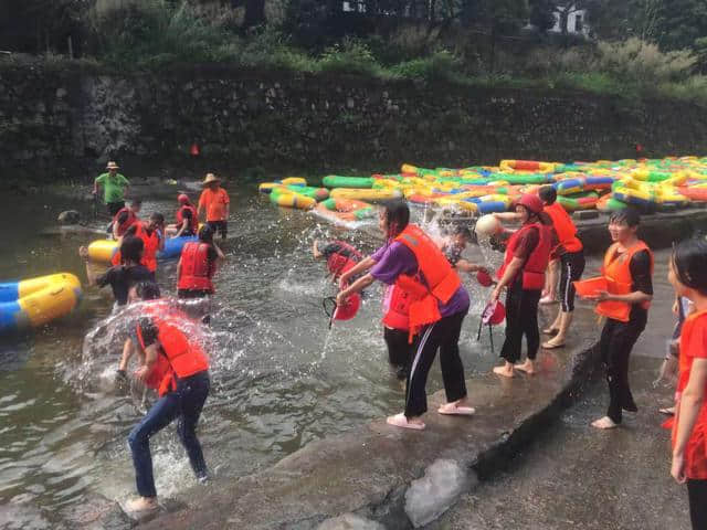 距离广州1个半小时，畅游北江小三峡勇闯笔架山漂流，120元的旅程