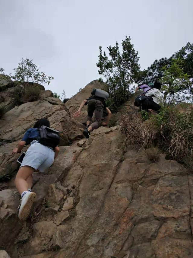 距离广州1个半小时，畅游北江小三峡勇闯笔架山漂流，120元的旅程