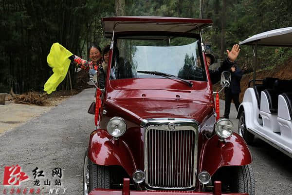 乌龙山大峡谷景区首批观光电瓶车进行测试