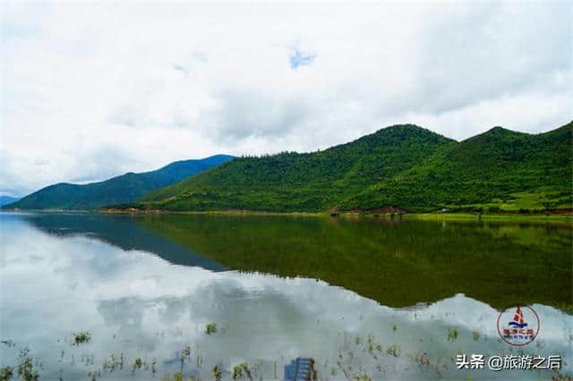 香格里拉神奇的避暑地，夏秋季是一片海，春冬季是一片草原