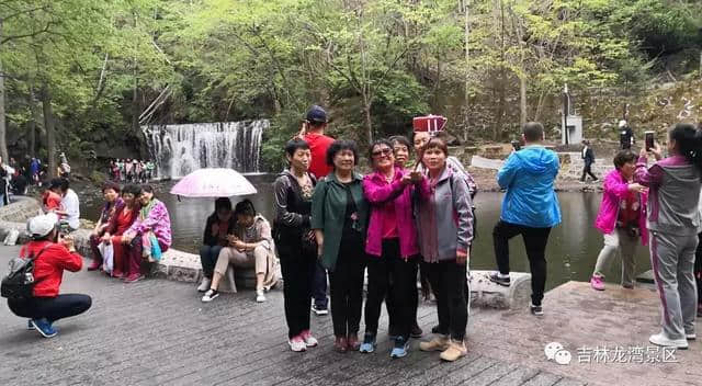 5月19中国旅游日——吉林龙湾群国家森林公园人气就这么旺