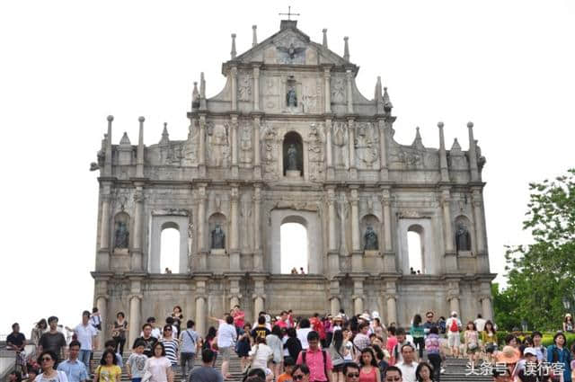 香港和澳门虽隔咫尺，但却相差很大，尤其我们旅游时要注意！