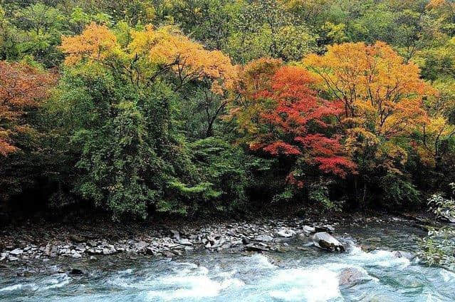 收藏帖精选国内最受欢迎的13条旅行线路，一次次出发 慢慢走遍全国