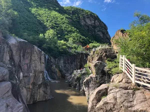 清明节旅游攻略！这些北京郊区绝美打卡地，随手一拍都是大片！