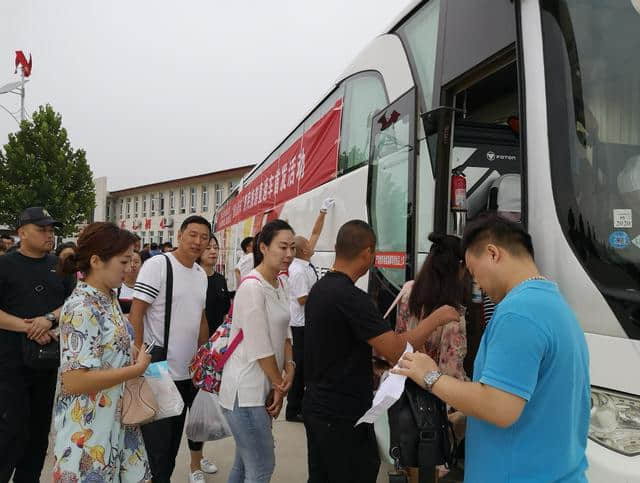 唐山公交首班“唐山周末”惠民旅游直通车开通，可直达唐山国际旅游岛和清东陵景区