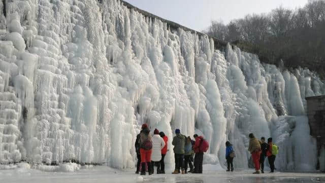 冰天雪地——自驾岫岩攀山游玩仙女湖观赏冰瀑布