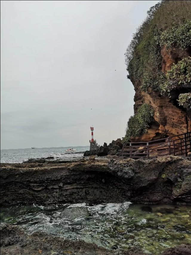 热带雨林版的“蓬莱仙境”：北海涠洲岛攻略，带你看不一样的海