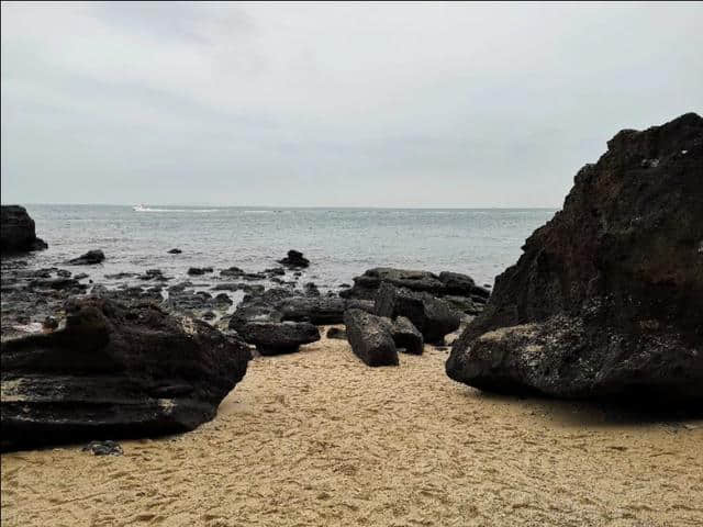 热带雨林版的“蓬莱仙境”：北海涠洲岛攻略，带你看不一样的海