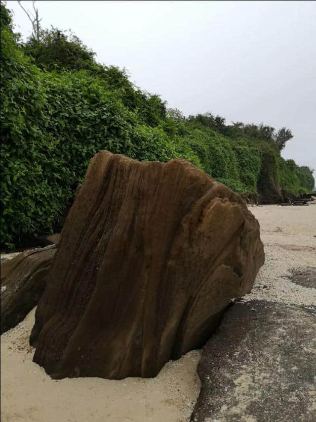 热带雨林版的“蓬莱仙境”：北海涠洲岛攻略，带你看不一样的海