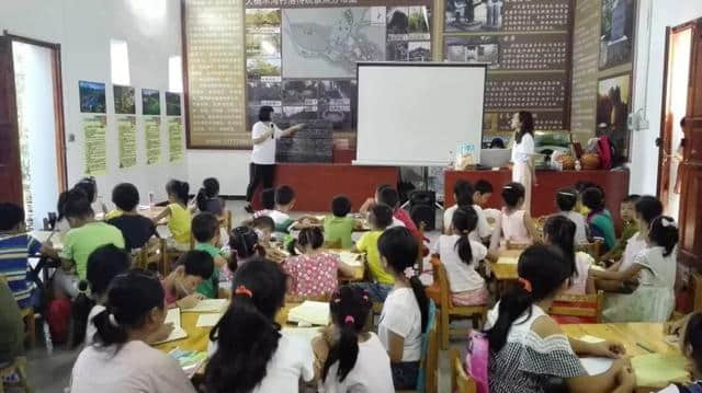 桂林旅游学院青年志愿者协会陪伴海洋乡孩子们度过缤纷假期