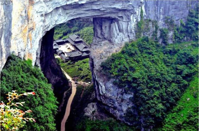 重庆仙女山：穿过童话小镇邂逅最美的景