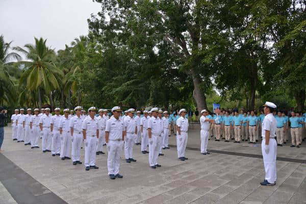 天涯海角举行服务礼仪大阅兵