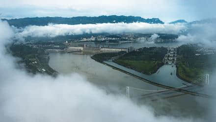 三峡大坝景区进入暑期接待高峰，游客：雄伟壮观，固若金汤