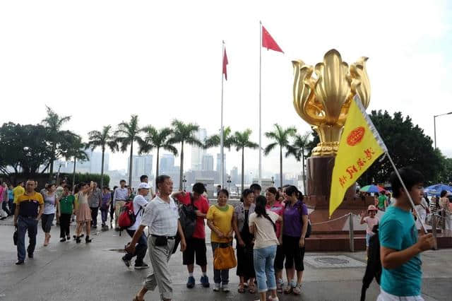 香港旅游：旺季变“寒冬”四成从业者收入下跌超90%