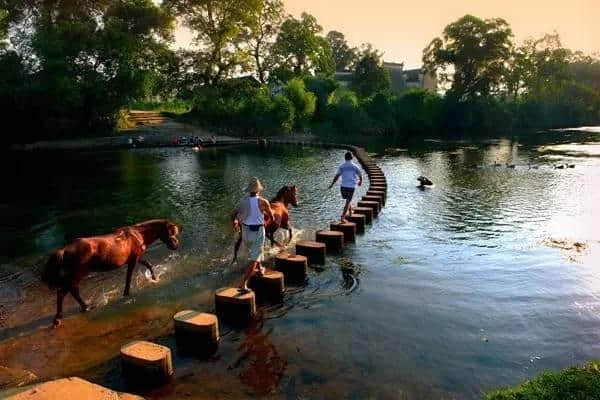 贵州最值得自驾旅行的一条线路，从贵阳出发，收获一路苗侗风情！