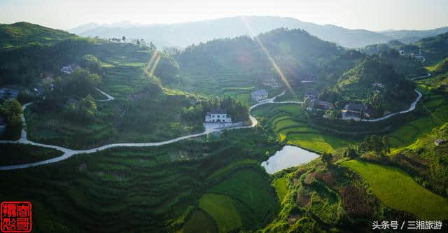 娄底冒出个万龙百乐谷，高清航拍图秀美如画，乡村旅游的好出去