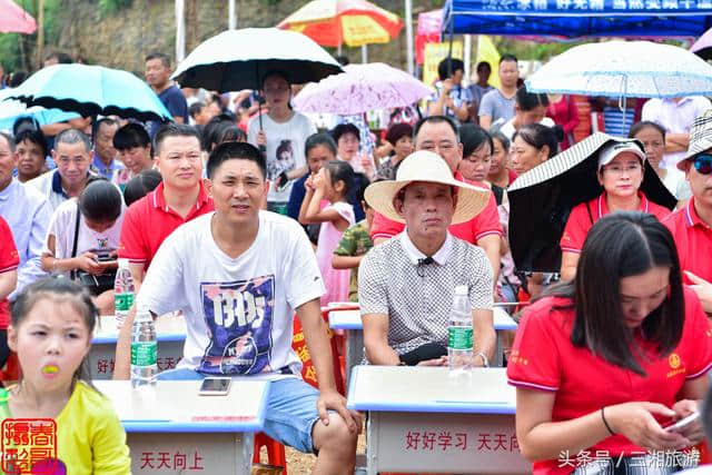 娄底冒出个万龙百乐谷，高清航拍图秀美如画，乡村旅游的好出去