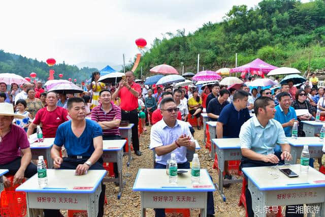 娄底冒出个万龙百乐谷，高清航拍图秀美如画，乡村旅游的好出去