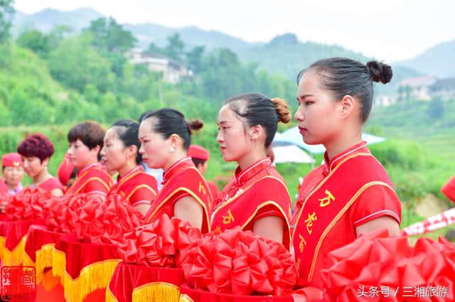 娄底冒出个万龙百乐谷，高清航拍图秀美如画，乡村旅游的好出去