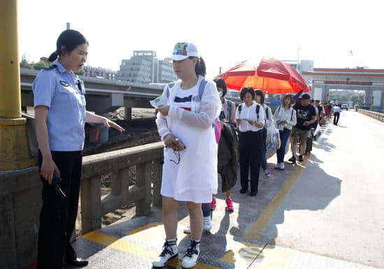 中国图们至朝鲜七宝山铁路旅游线路恢复开通