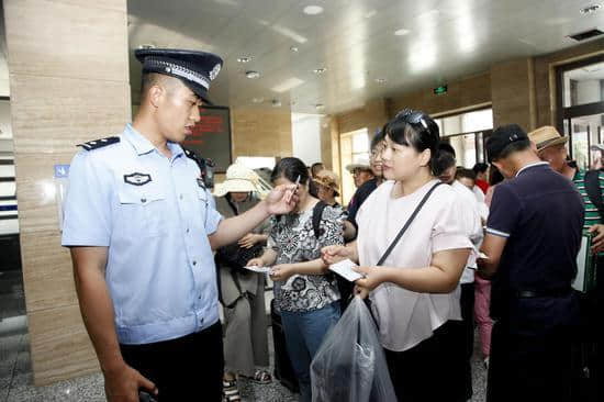 中国图们至朝鲜七宝山铁路旅游线路恢复开通