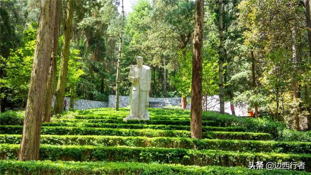 来昆明旅游，除了去少数民族特色景点，也莫错过自然景观滇池西山