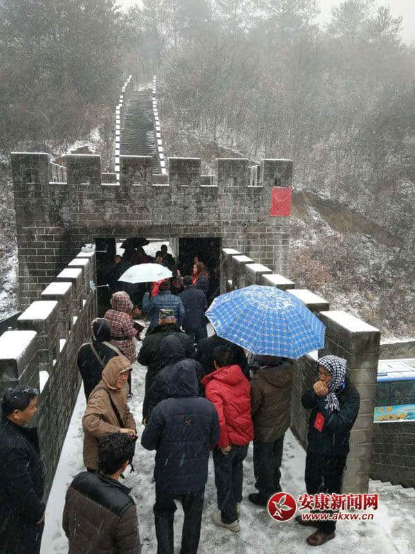 广州旅游团春节期间游览旬阳铜钱关美景